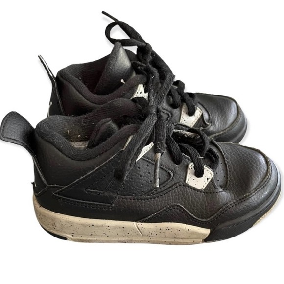 Jordan Other - Air Jordan 4 Boy’s Retro Oreo Sneakers size 9